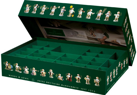 Grüner Schmuckkarton zum Aufbewahren von 36 Figuren mit Abbildungen der Grünhainichener Engel. 