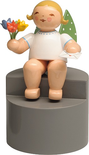 Engel mit Brief und Blumen, auf Podest, letztmalig 2024