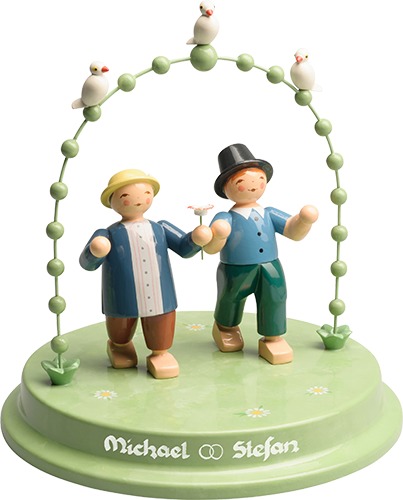 Liebespaar im Bogen mit drei Täubchen, zwei Herren