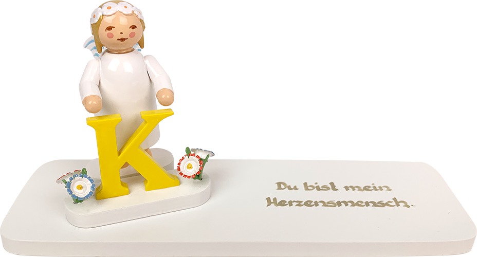 Margeritenengel mit beiden Händen haltend, auf Sockelplatte mit Wunschbuchstabe