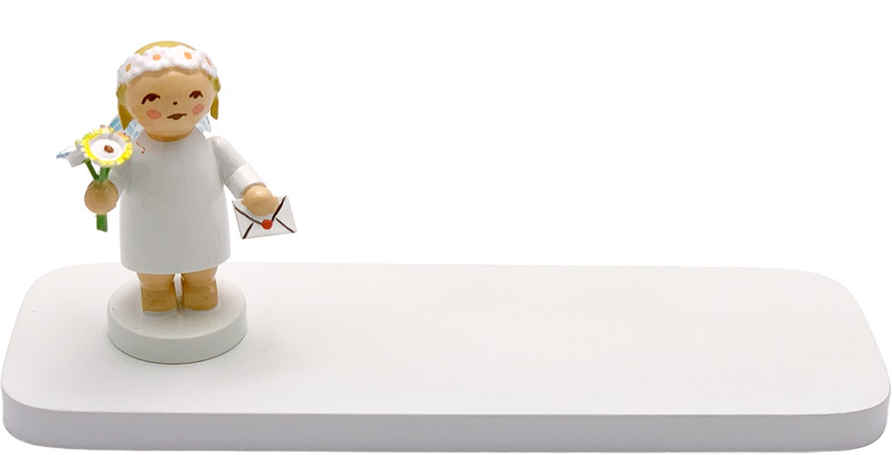Gratulantenengel mit Strauß und Brief auf Sockelplatte