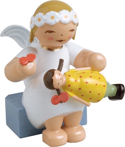 Margeritenengel, sitzend, mit Puppe