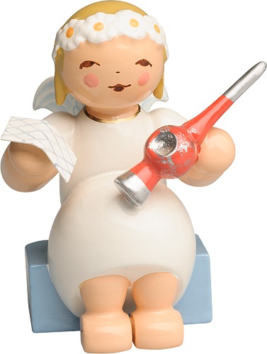 Margeritenengel, sitzend, mit Christbaumspitze