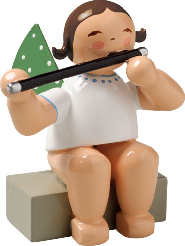 Engel mit Querflöte, sitzend