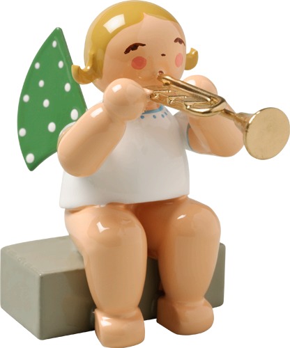 Engel mit Trompete, sitzend