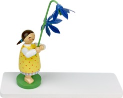 Mädchen mit Blaustern, auf Sockelplatte