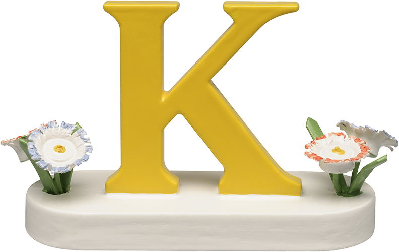 Buchstabe K, mit Blumen