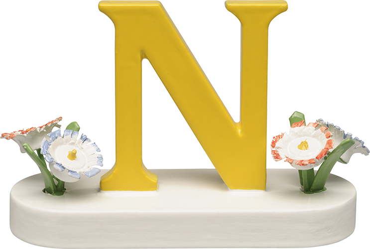 Buchstabe N, mit Blumen